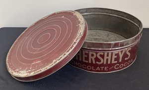 lot 478 image: Vintage Hersheys Tin