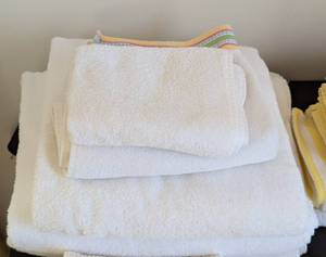 lot 292A image: Assorted Bath Towels