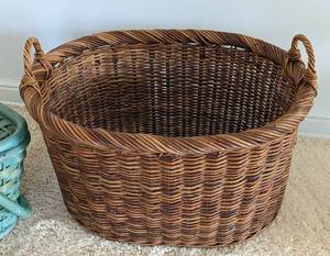 lot 100 image: Assorted Decorative Baskets