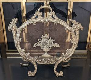 lot 4 image: Gorgeous Gilt Brass Regency Style Vintage Fireplace Screen