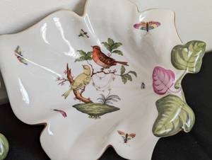 lot 105 image: Pair of Herend Hungary Porcelain Bowls