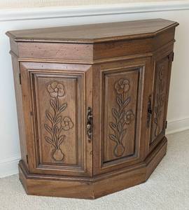lot 107 image: Petite Hekman Wood Console Cabinet