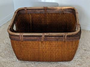 lot 115 image: Large Woven Basket