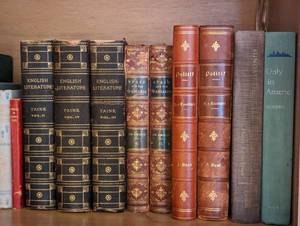 lot 129 image: Assorted Vintage Books