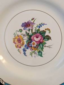 lot 255 image: Vintage Ridgways Roslyn Dish Set
