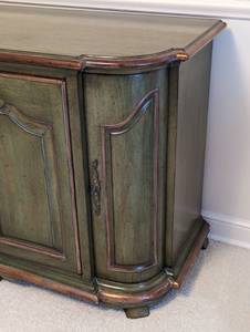 lot 6A image: Lovely Vintage Green and Gold Bar Cabinet or Console Cabinet