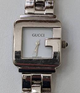 lot 491 image: Ladies Gucci Wristwatch