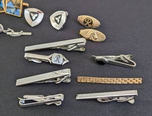 lot 498 image: Vintage Mens Tie Pins and Cuff Links