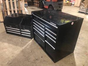 lot 10 image: Husky 41 in. 16-Drawer Tool Chest and Cabinet Set damage customer return review pictures