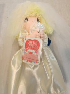 lot 1 image: Collectable Doll