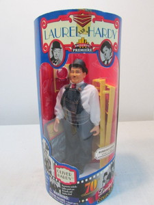 lot 2 image: Collectable Doll