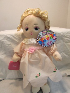 lot 4 image: Collectable Doll