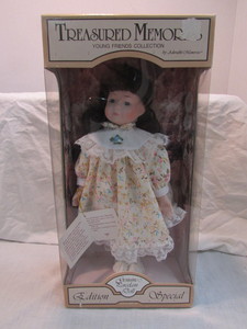 lot 18 image: Collectable Doll
