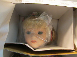 lot 20 image: Collectable Doll