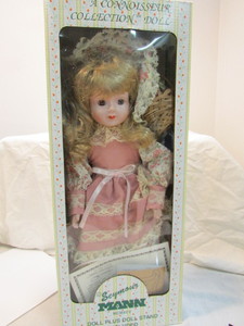 lot 27 image: Collectable Doll