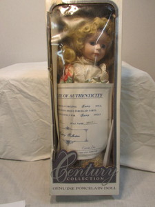 lot 38 image: Collectable Doll