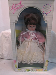 lot 40 image: Collectable Doll