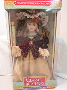 lot 41 image: Collectable Doll