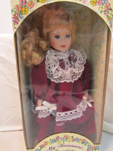 lot 43 image: Collectable Doll