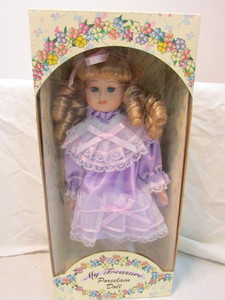 lot 46 image: Collectable Doll