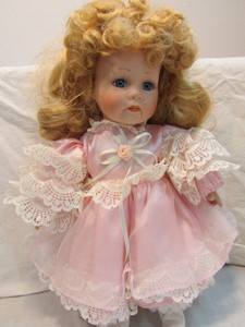 lot 47 image: Collectable Doll