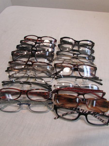 lot 122 image: Reading Glasses
