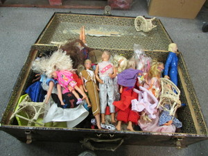 lot 123 image: Barbie Dolls