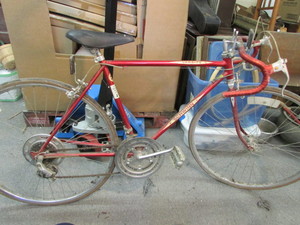 lot 200 image: Schwinn Bicycle