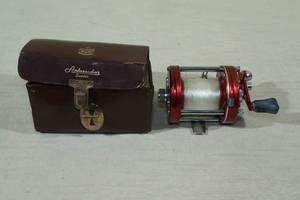 lot 103 image: Abu Ambassadeur 6000 Bait Casting Fishing Reel with Vintage Case