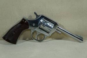 lot 9A image: Harrington and Richardson 923 First Model Camper .22 LR Revolver