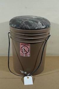 lot 143 image: Ice Fishing Bucket with Padded Swivel Lid