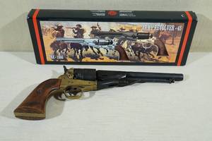 lot 46 image: High Quality 1886 US Army Revolver 45 Replica - BlackBrass