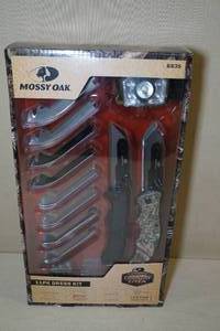 lot 59 image: NEW Mossy Oak 11PK Dress Kit Knife Set