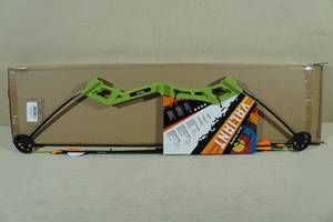 lot 78 image: Bear Valiant Youth Compound Bow Set