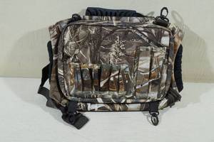lot 86 image: LaCrosse Camo Hunting Hand Warmer Pouch