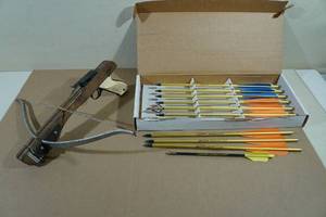 lot 88 image: Vintage Pistol Grip Crossbow with Bolts