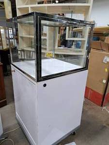 Glass Display Case on Lockable Rolling Display Cabinet with Key