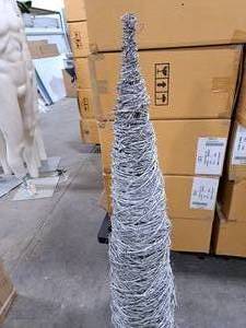 47 Wooden Tree Dcor
