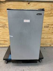 lot 45 image: MAGIC CHEF 4.4 cu. ft. Mini Fridge in Stainless Look