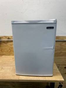 lot 46 image: MAGIC CHEF 2.6 cu. ft. Mini Fridge in White, ENERGY STAR