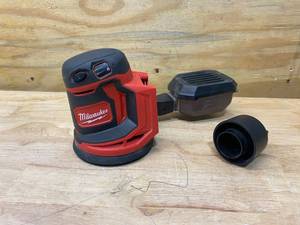 lot 74 image: MILWAUKEE M18 18V Lithium-Ion Cordless 5 in. Random Orbit Sander (Tool-Only)