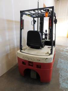 Nissan TN01L18V Electric 3 Wheel Forklift