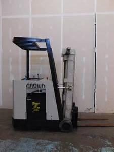 Crown 35RCTT-S Stand-up Counterbalance Forklift