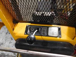 Big Joe 1518-R5 Manual Push Around Lift