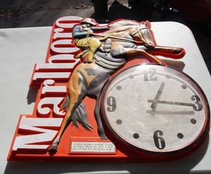 lot 5 image: Vintage Marlboro Plastic Clock Sign