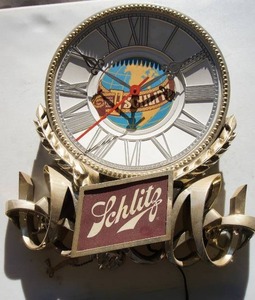 lot 8 image: Breweriana Vintage Schlitz Beer Lighted Clock