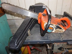 lot 36 image: HomeLite Chainsaw 150 Automatic with Casehas compression