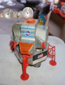lot 62 image: Vintage NASA Apollo 11 Eagle Landing Craft Tin Toy