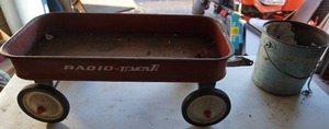 lot 64 image: Radio Pal Vintage Wagon and Frabilite Minnow Bucket