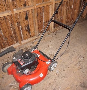 lot 84 image: Yard Machines Push Mower with 20 Cut Walk behind lawn Mower